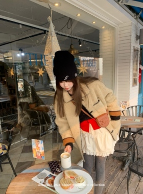 aaaaxbbb 香根草76号 皮毛一体羊羔毛外套女贝壳绣牛角扣保暖大衣