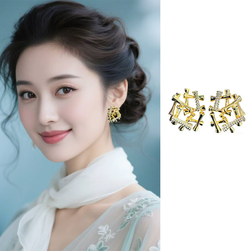 欧美网红时尚同款新款设计感气质镂空镶钻耳钉女轻奢精致简约耳环