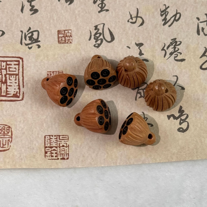 小莲蓬吊坠隔珠散珠手串佛珠配饰手工编织材料车挂手机链桃木挂件