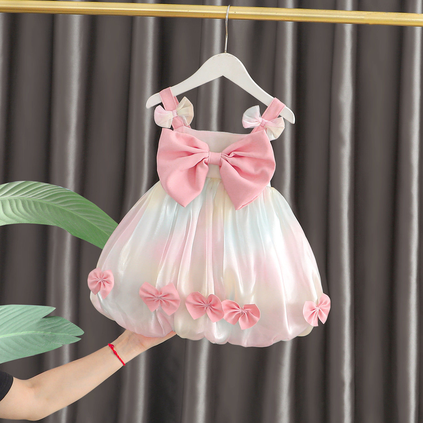 女宝宝夏季公主裙2026新款婴儿连衣裙夏装蓬蓬裙3蝴蝶结吊带裙子4