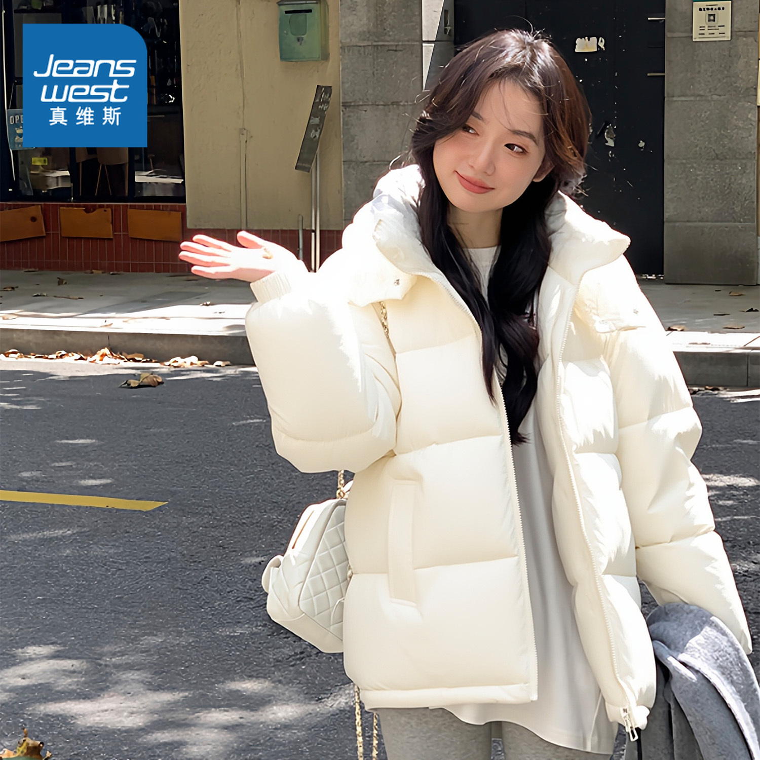 真维斯女冬季米白色连帽棉服