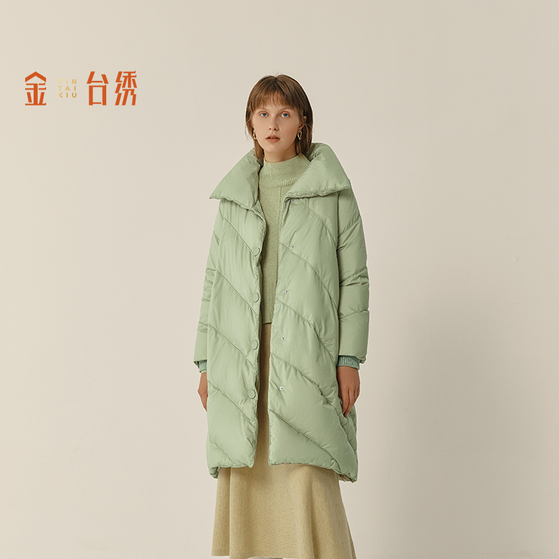 金台绣通勤风鸭绒长款翻领羽绒服