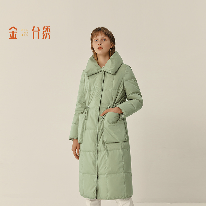 金台绣通勤风长款翻领羽绒服