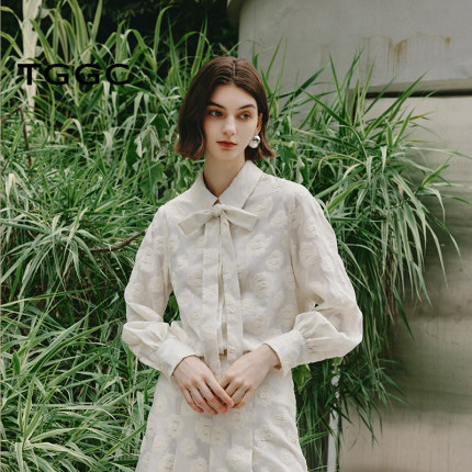 金台绣新中式衬衫女翻领系带剪影提花优雅小众上衣新款S37156