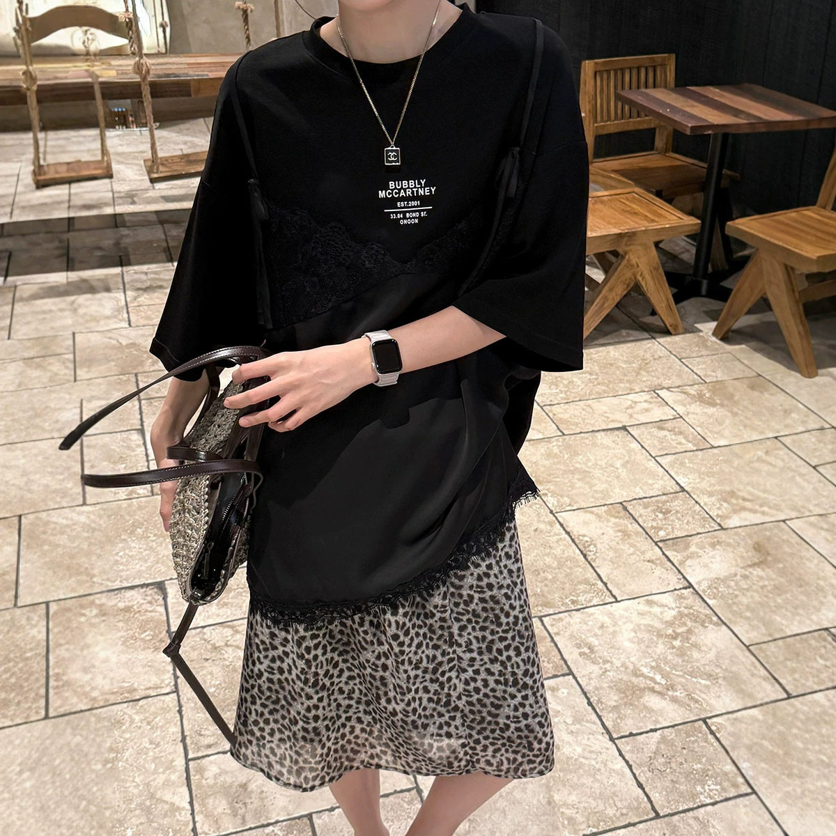 黎诺假两件蕾丝拼接大版短袖T恤女2026韩系字母印花设计感上衣