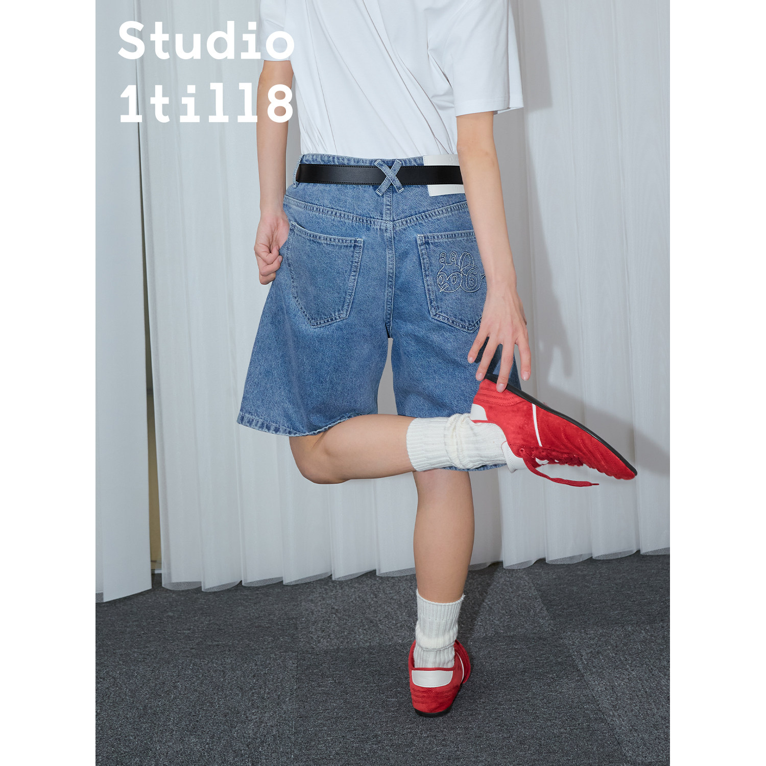 Studio1till8 水洗蓝数字"丰丰"蜜蜂刺绣五分裤中性休闲牛仔短裤