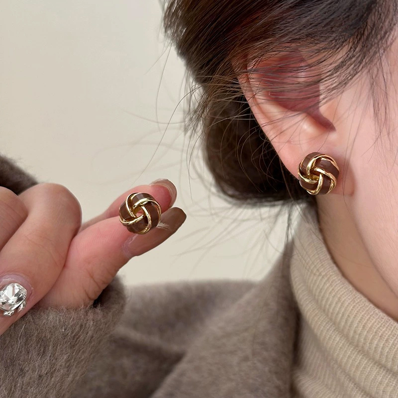 复古气质美拉德圆环耳钉