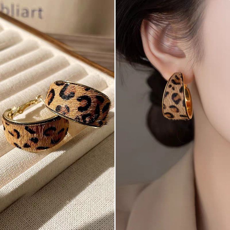 秋冬复古植绒豹纹宽圈耳圈