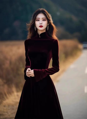 2024秋季女款轻奢法式红色高级感高端精致绝美酒红色丝绒连衣裙