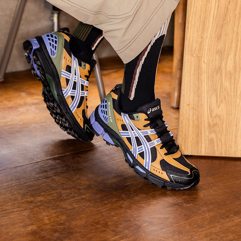 亚瑟士女性回弹耐磨透气越野跑鞋