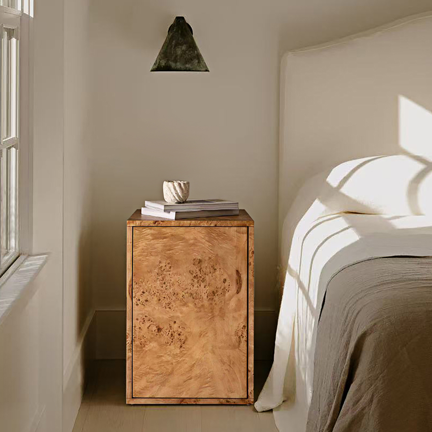 形上树瘤皮木中古风床头柜