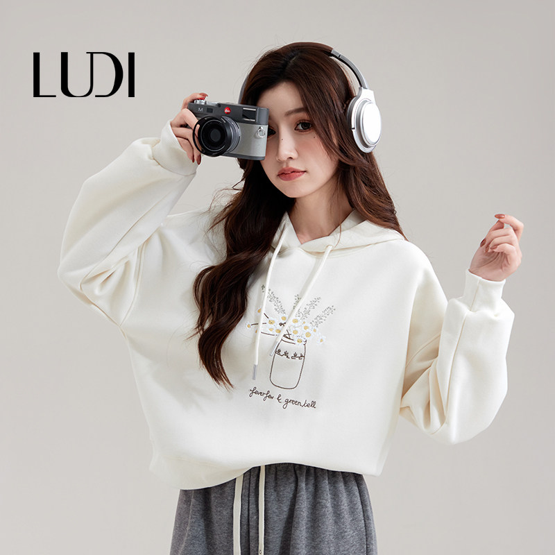 露迪尚品新款女装连帽卫衣修身显瘦通勤短白色外套女LDW250039