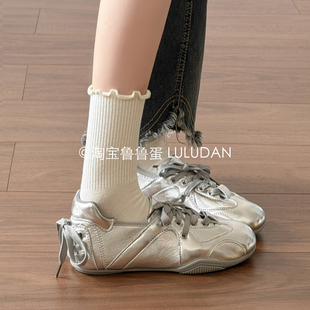 休闲鞋 银色复古芭蕾风德训鞋 子百搭小白鞋 鞋 女2026年春季 超火