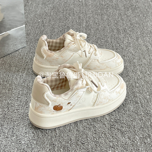 鲁鲁蛋 秋季厚底小白鞋女款2026新款韩系板鞋女鞋百搭小众面包鞋