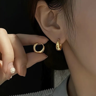 新款光面耳环女S925纯银简约百搭甜美耳扣防过敏金色大气圈圈耳饰