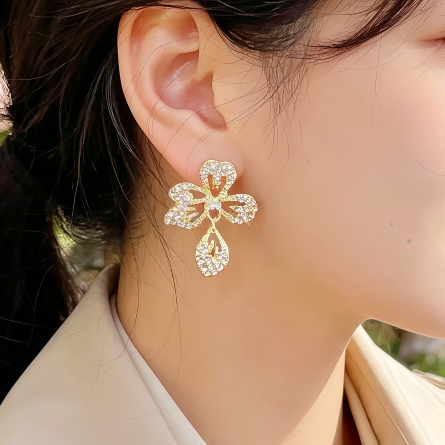 满钻四叶草耳环女2026全新设计简约轻奢金色水滴耳饰S925纯银耳钉