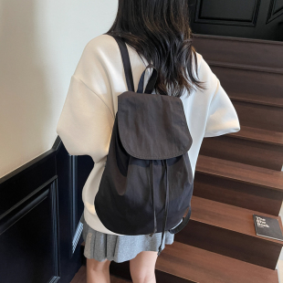2025年超火双肩包包旅游轻便高颜值户外女士外出旅行背包学生书包