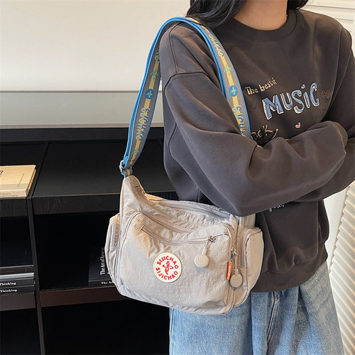 休闲包包女斜挎包百搭通勤小众
