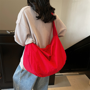 韩式慵懒帆布包韩系小个子松弛感红色ins风2025超火单肩包托特包