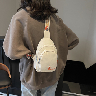 胸包女2025新款高级感轻便骑行背包超轻大容量时尚斜挎包男单肩包