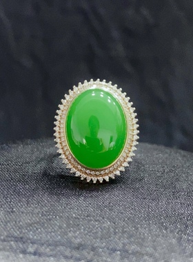和田碧玉苹果绿蛋面戒指18k金镶嵌款式精致时尚