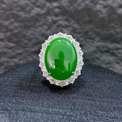 和田碧玉苹果绿蛋面戒指吊坠两用款18k金镶嵌款式精致时尚