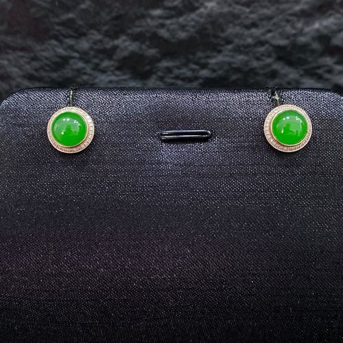 和田碧玉苹果绿圆形耳钉18k金镶嵌款式精致时尚