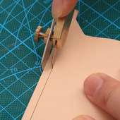 手工皮具diy皮革工具植鞣皮修边刀黄铜傍位介刀牛皮条切割定位刀