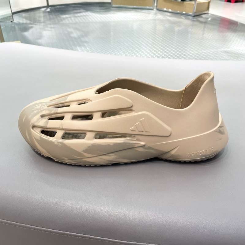 adidas阿迪达斯男女鞋 LIGHTBLAZE MOC 舒适洞洞休闲鞋JI2277