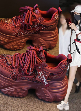 秋季红色洋气厚底老爹鞋女2026新款时尚水钻内增高小个子休闲婚鞋