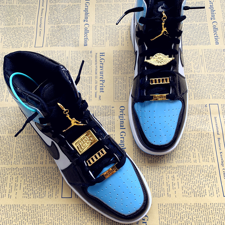 aj酒红脚趾飞翼挂件金属鞋扣