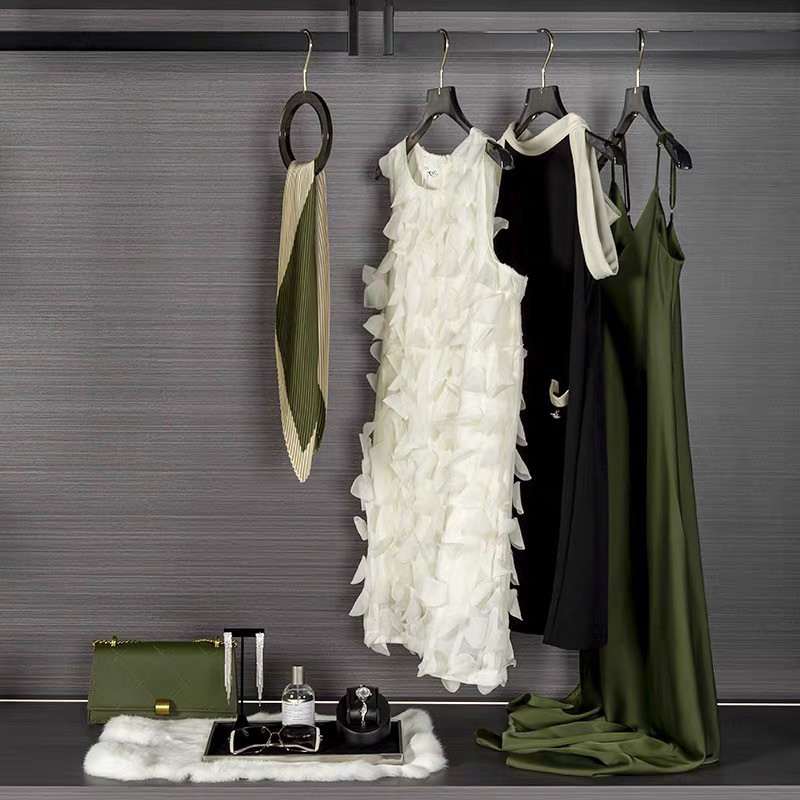 家居系轻奢样板间衣帽间组合女士衣柜装饰品样板房软装衣服摆件