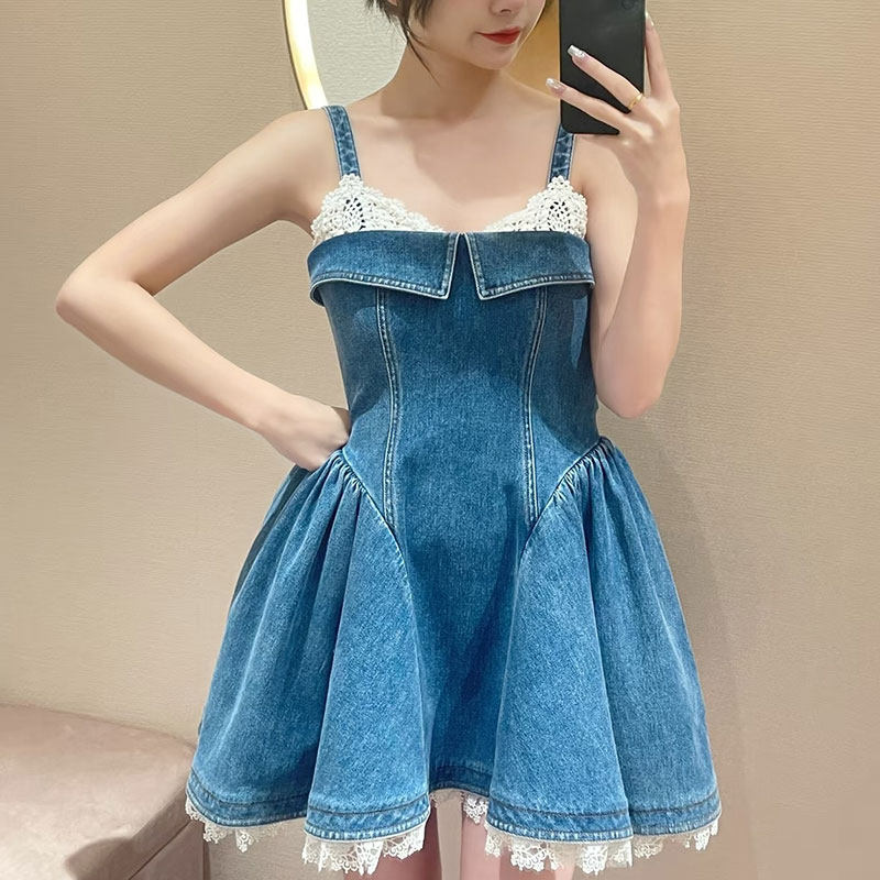 现货!卓家同款2026春季新款甜美少女风牛仔收腰蕾丝吊带连衣裙