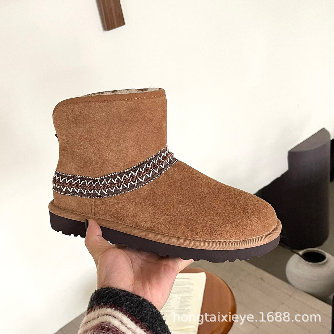 河南桑坡村2025冬季新款雪地靴女士民族风新月短靴子休闲保暖女鞋