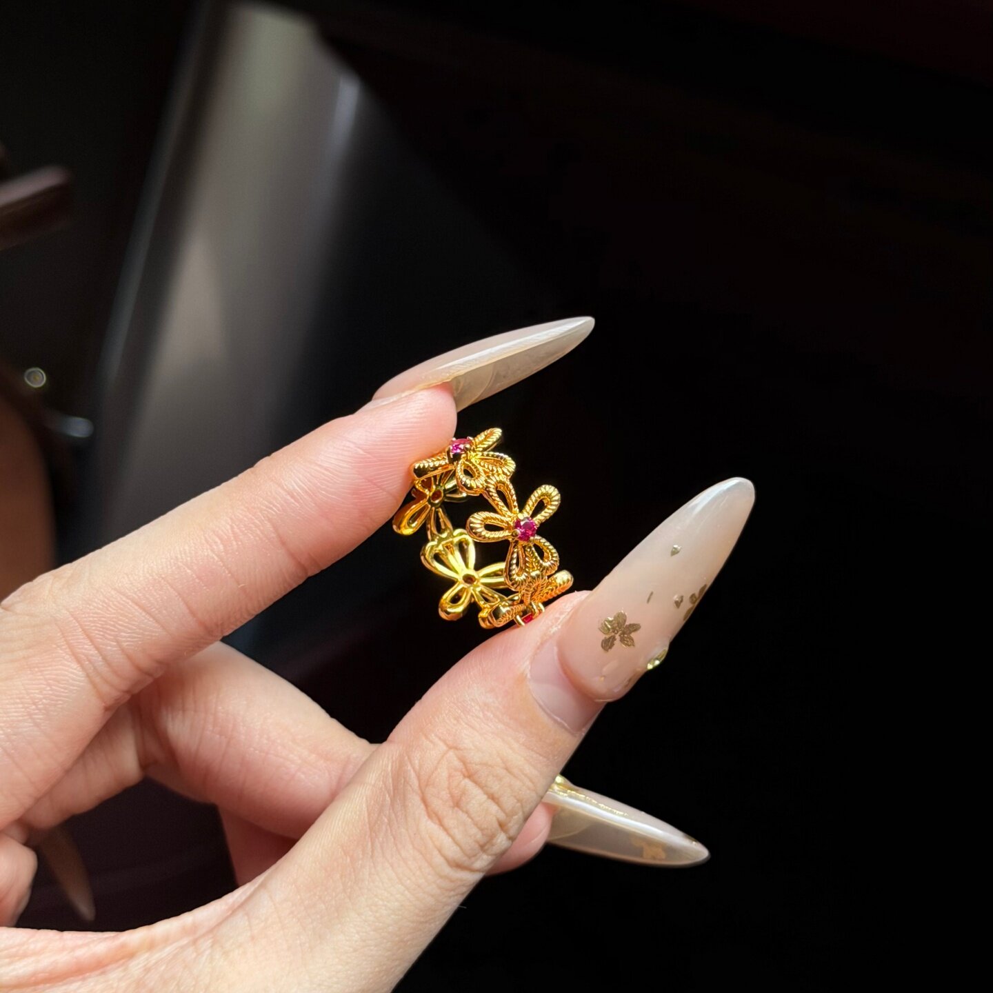 黄金镂空红宝石花朵戒指 足金999莫桑钻对戒结婚送女朋友生日礼物