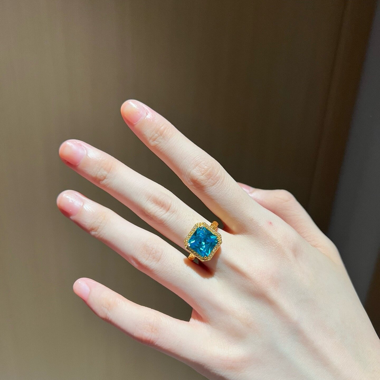 黄金蓝色大方糖戒指 足金999莫桑钻对戒结婚订婚送女友生日礼物男