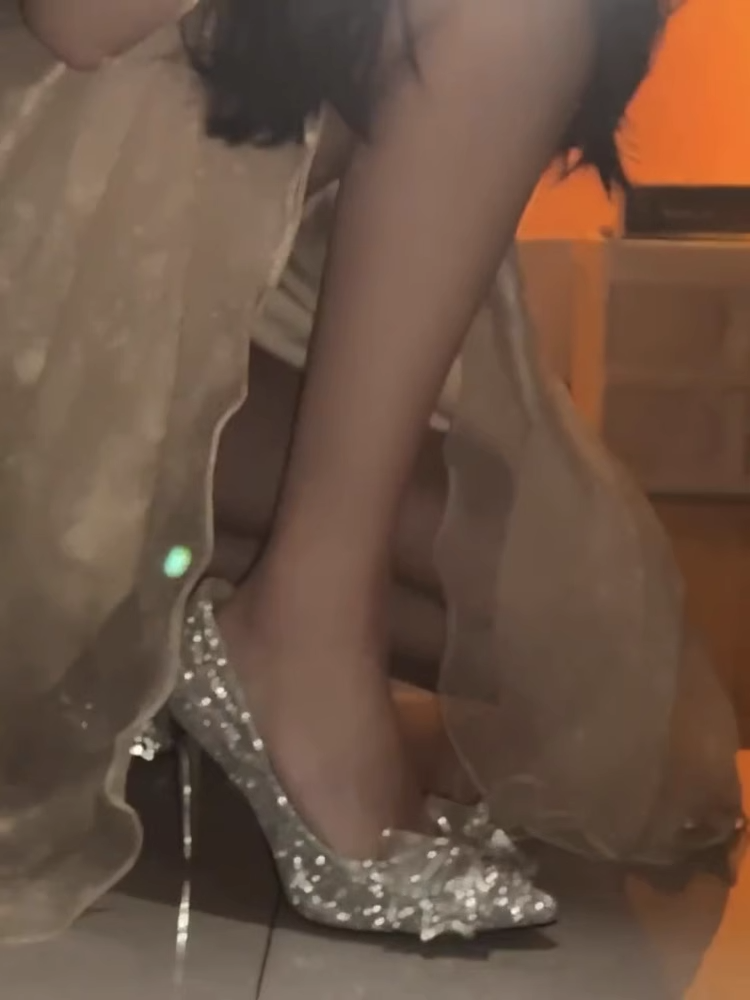 尖头银色婚鞋高跟鞋禾秀婚纱两穿