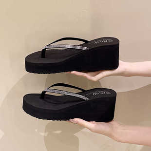 水钻时尚夹脚厚底人字拖女外穿夏中跟防滑耐磨坡跟凉拖沙滩鞋拖鞋