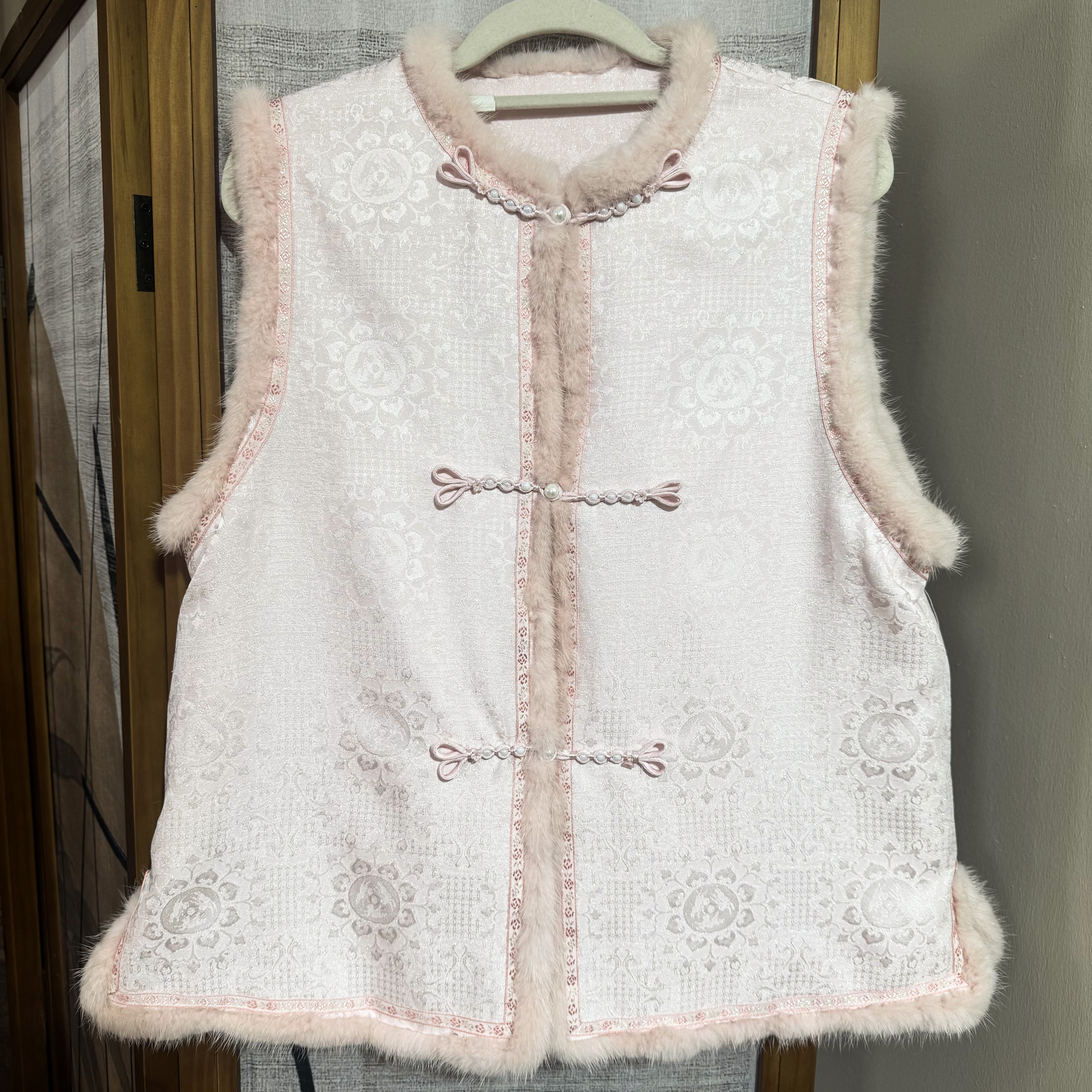 彩通正绢三兔共耳棉马甲蚕丝棉粉色水貂毛织金面料新中式国风