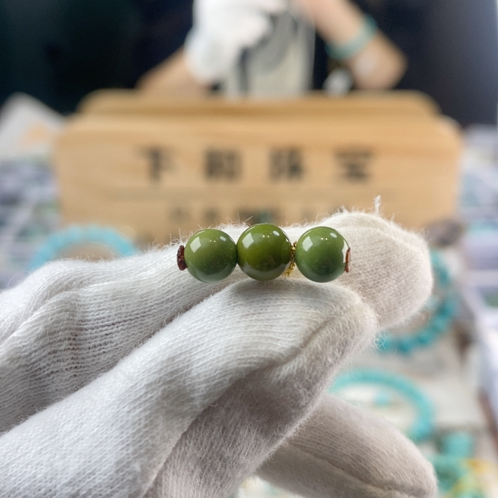 卡6.1 翡翠绿圆珠套装