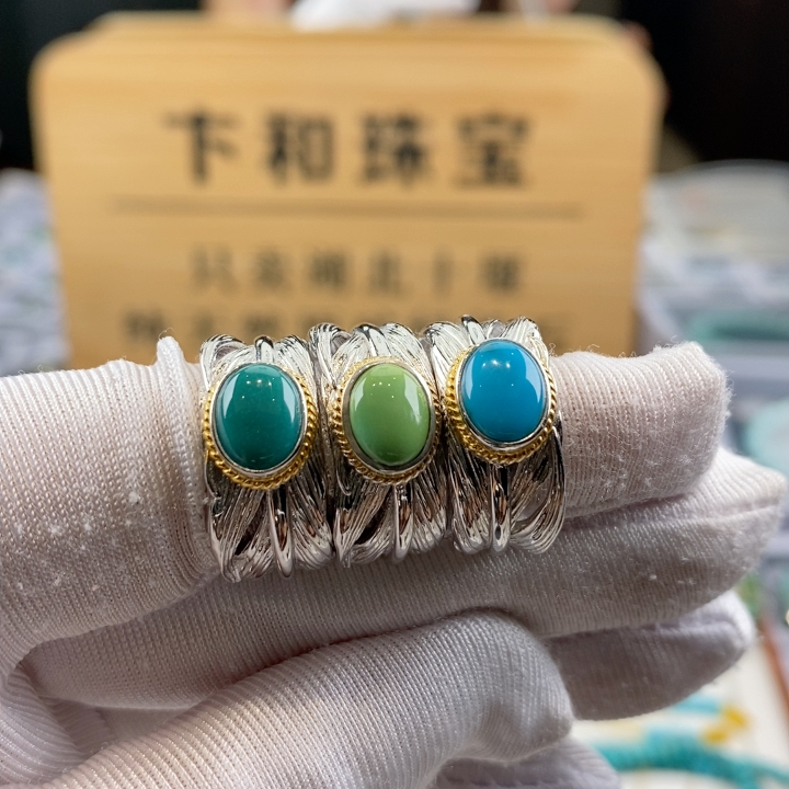 精品玉化羽毛戒指一个