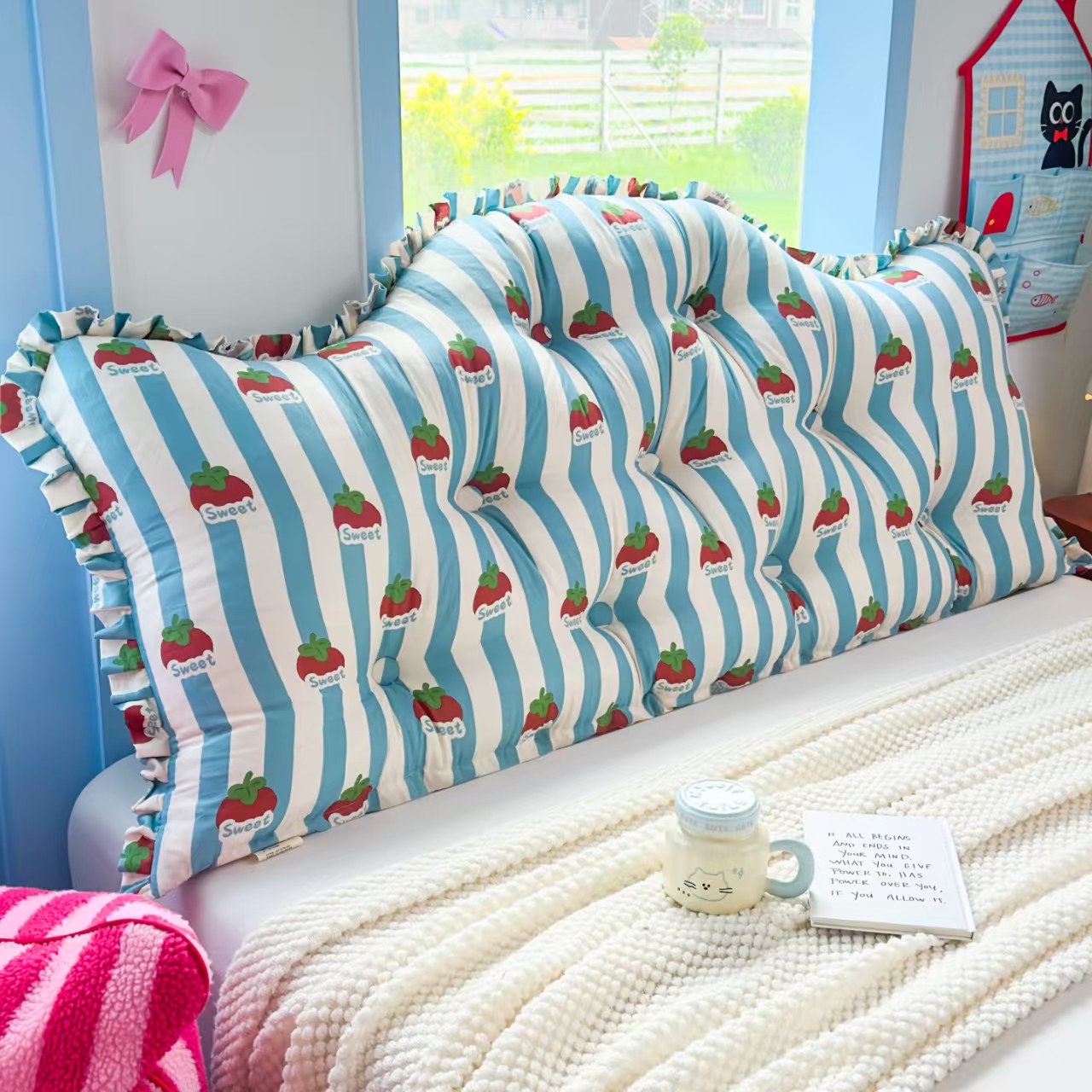 ins风草莓条纹靠垫卧室皇冠靠枕花边双层纱可拆洗抱枕