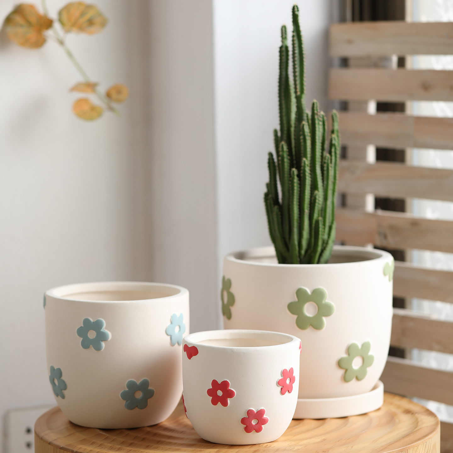 奶油风浮雕花朵彩绘素烧陶瓷花盆