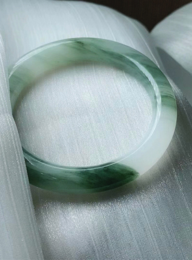 新疆天山翠雪翠金丝玉冰飘花圆条扁条女款手镯天然玉石