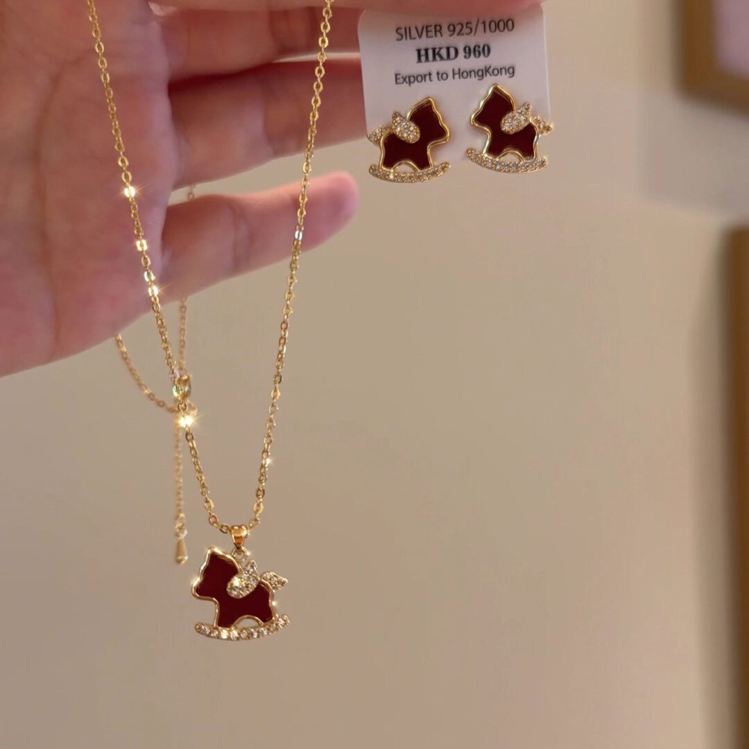 红色小马项链女马年新年本命年配饰轻奢高级感锁骨链耳钉套装送礼