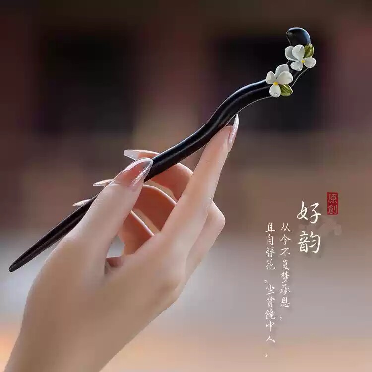 新中式栀子花发簪女2026新款高级感盘发木簪檀木日常通勤汉服发钗