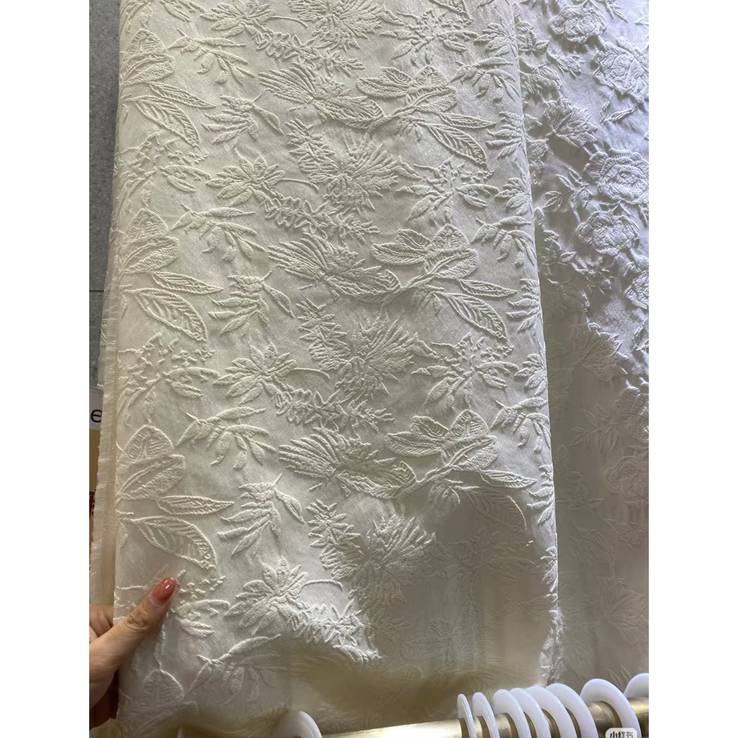 2025新款羊毛真丝锦纶混纺立体浮雕提花面料小香风秋冬外套面料