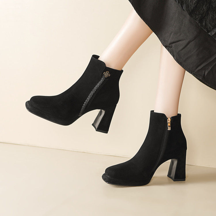 2026新款时尚方头气质粗跟及踝靴高级感女士短靴高跟时装靴