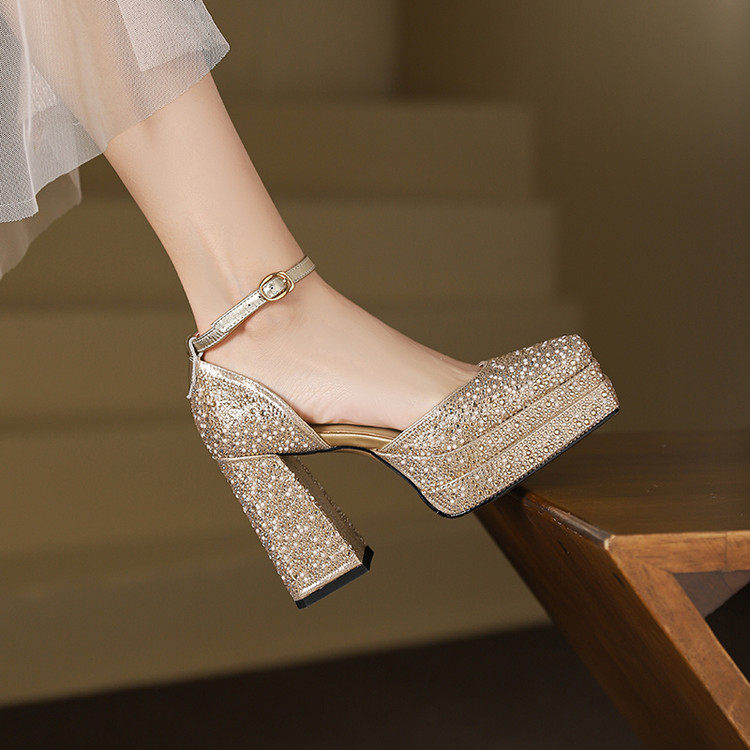 2026冬季新款婚礼神器不累脚粗跟防水台高跟鞋订婚拍婚纱