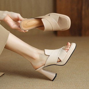 2025凉拖高跟鞋夏季新款拖鞋配裙粗跟半托杏色凉鞋女外穿时尚